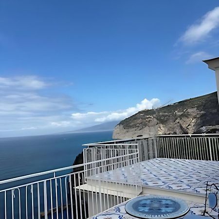 Hotel Klein Wien ピアーノ・ディ・ソッレント エクステリア 写真