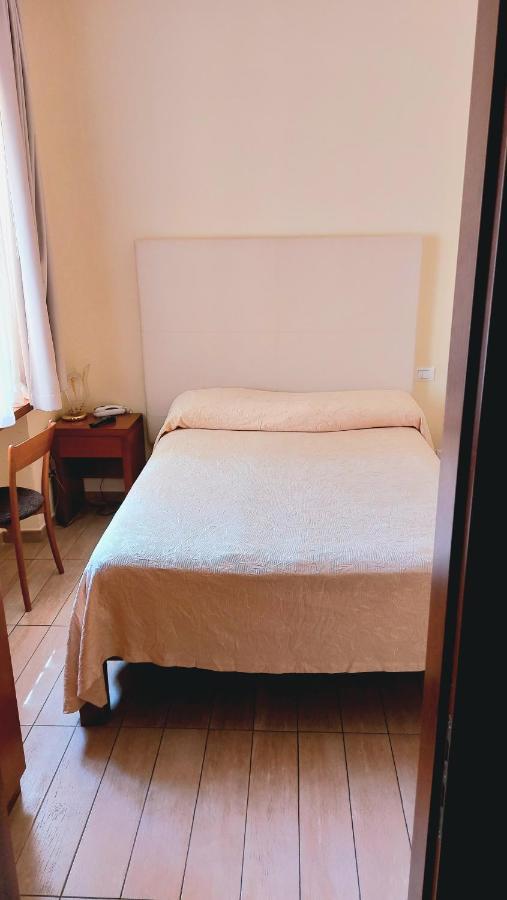 Hotel Klein Wien ピアーノ・ディ・ソッレント エクステリア 写真